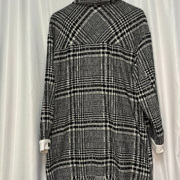 Black & White Plaid Sweater Jacket – Size M – Worn Once - Picture 5 of 8